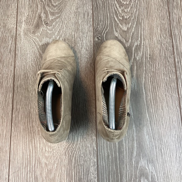 Route 66 Tan Brown Ankle Booties Boots Faux Suede Wedge Heel Women's Size 9 M - Picture 5 of 9